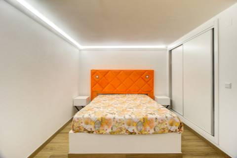 Andar de Moradia Dúplex T3+1 Renovado com Excelência - A 900m da Praia da Manta Rota