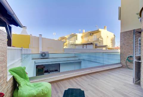 Andar de Moradia Dúplex T3+1 Renovado com Excelência - A 900m da Praia da Manta Rota