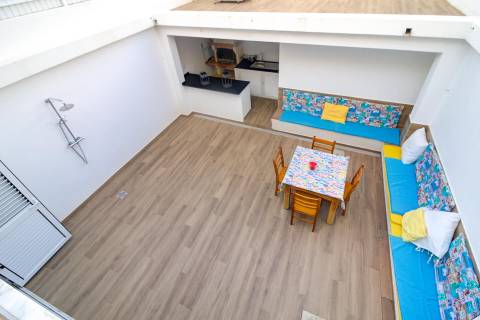 Andar de Moradia Dúplex T3+1 Renovado com Excelência - A 900m da Praia da Manta Rota