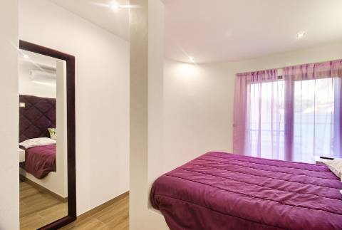 Andar de Moradia Dúplex T3+1 Renovado com Excelência - A 900m da Praia da Manta Rota