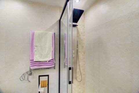 Andar de Moradia Dúplex T3+1 Renovado com Excelência - A 900m da Praia da Manta Rota