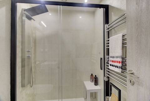 Andar de Moradia Dúplex T3+1 Renovado com Excelência - A 900m da Praia da Manta Rota