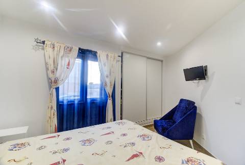 Andar de Moradia Dúplex T3+1 Renovado com Excelência - A 900m da Praia da Manta Rota