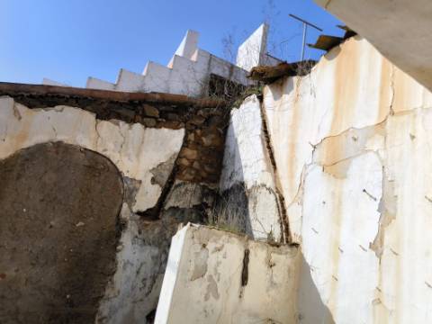 MORADIA DE ALDEIA - EM RUINAS - PARA DEMOLIR OU RECONSTRUIR - COM TERRENO DE 143 M2 - MONTE DOS MATOS - CASTRO MARIM - ALGARVE