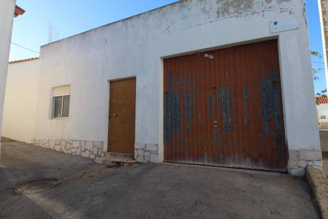 Moradia com garagem e espaço exterior no Monte Francisco