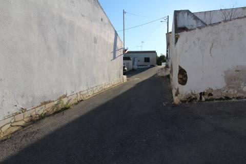 Moradia com garagem e espaço exterior no Monte Francisco