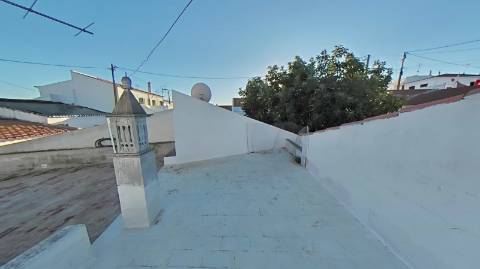 Moradia com garagem e espaço exterior no Monte Francisco