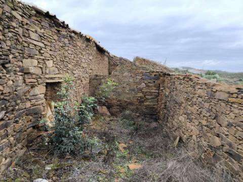 RUINA PARA RECONSTRUIR - VISTA MAR - COM LOGRADOURO - EM VALE DE EBROS - FAZ FATO - CONCEIÇÃO DE TAVIRA - ALGARVE
