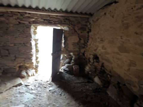 PROPRIEDADE COMPOSTA POR DUAS RUÍNAS - ÁREA TOTAL DE 249 M2 - VISTA MAR EM VALE DE EBROS - TAVIRA