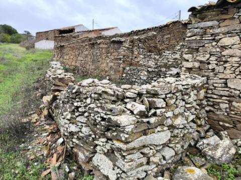 PROPRIEDADE COMPOSTA POR DUAS RUÍNAS - ÁREA TOTAL DE 249 M2 - VISTA MAR EM VALE DE EBROS - TAVIRA