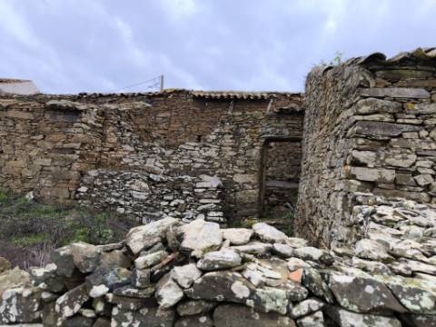 PROPRIEDADE COMPOSTA POR DUAS RUÍNAS - ÁREA TOTAL DE 249 M2 - VISTA MAR EM VALE DE EBROS - TAVIRA