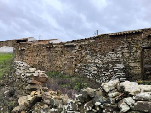 PROPRIEDADE COMPOSTA POR DUAS RUÍNAS - ÁREA TOTAL DE 249 M2 - VISTA MAR EM VALE DE EBROS - TAVIRA