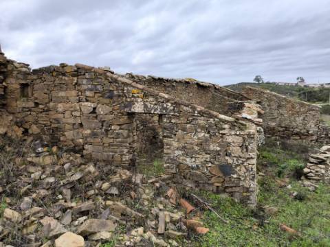 PROPRIEDADE COMPOSTA POR DUAS RUÍNAS - ÁREA TOTAL DE 249 M2 - VISTA MAR EM VALE DE EBROS - TAVIRA