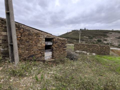 PROPRIEDADE COMPOSTA POR DUAS RUÍNAS - ÁREA TOTAL DE 249 M2 - VISTA MAR EM VALE DE EBROS - TAVIRA