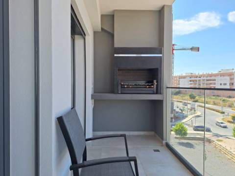 Apartamento T2 no centro de Armação de Pera a um passo da praia!