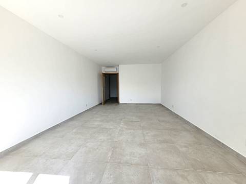 Apartamento T2 no centro de Armação de Pêra