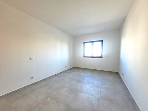 Apartamento T2 no centro de Armação de Pêra