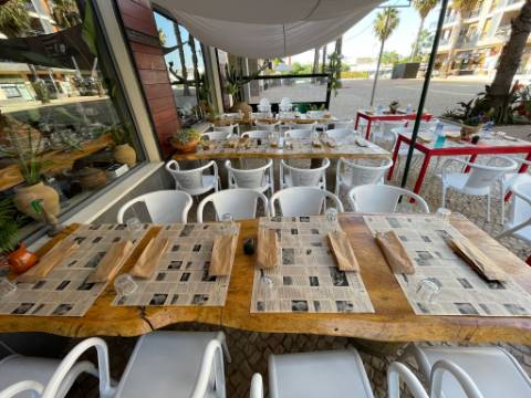 Restaurante com explanada para Trespasse em zona nobre de Olhão