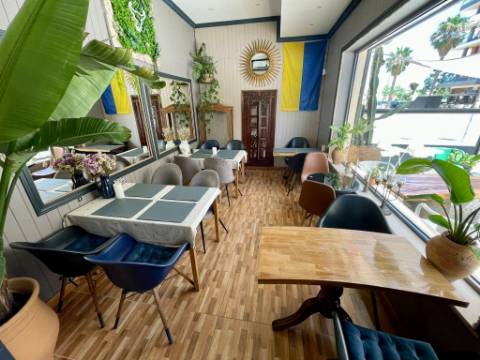 Restaurante com explanada para Trespasse em zona nobre de Olhão