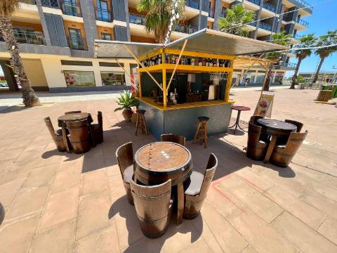 Restaurante com explanada para Trespasse em zona nobre de Olhão