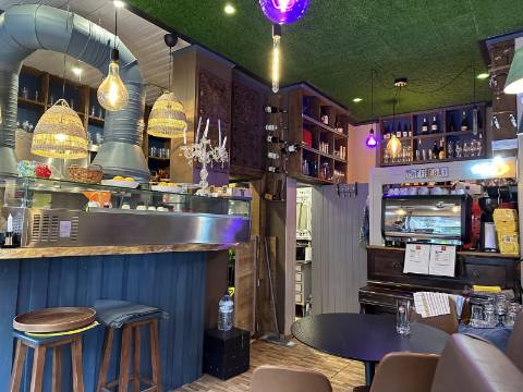 Restaurante com explanada para Trespasse em zona nobre de Olhão