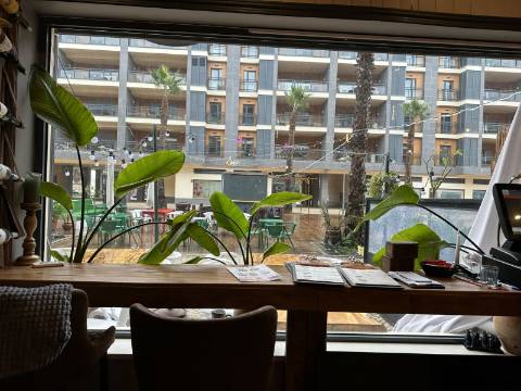 Restaurante com explanada para Trespasse em zona nobre de Olhão