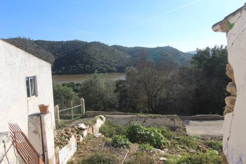 Ruína com projecto aprovado e com vista rio