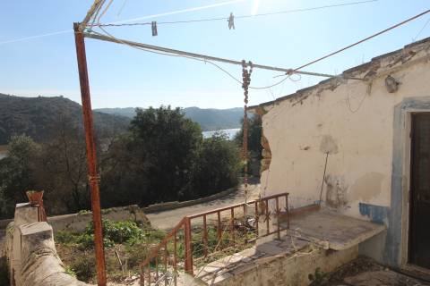 Ruína com projecto aprovado e com vista rio