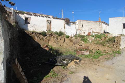 Ruína com projecto aprovado e com vista rio