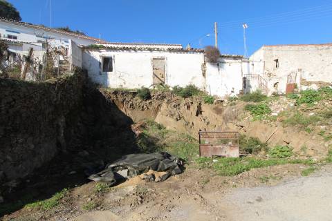 Ruína com projecto aprovado e com vista rio