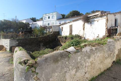Ruína com projecto aprovado e com vista rio