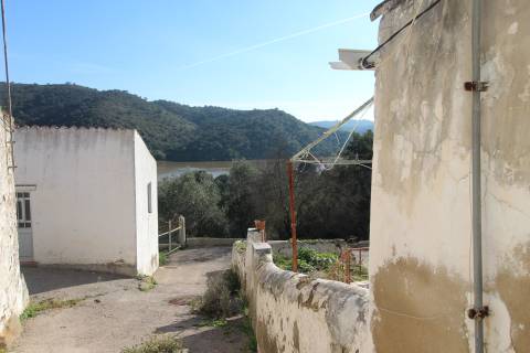 Ruína com projecto aprovado e com vista rio