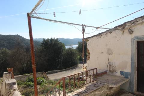 Ruína com projecto aprovado e com vista rio