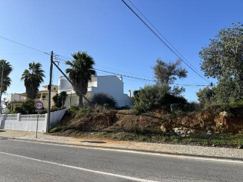 Terreno em espaço urbanizável com 960 m2, mediante autorização Camarária!