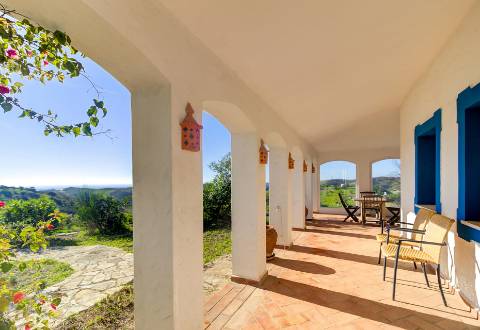 Moradia isolada T3 com espetacular vista de campo e vista mar