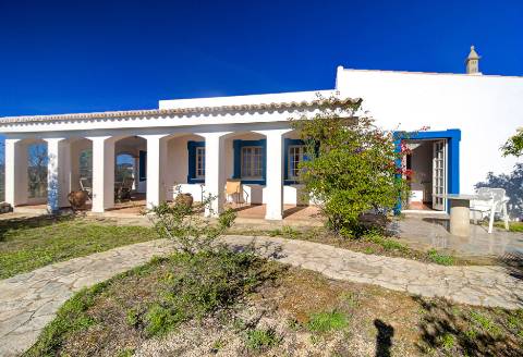 Moradia isolada T3 com espetacular vista de campo e vista mar