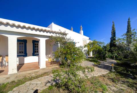 Moradia isolada T3 com espetacular vista de campo e vista mar