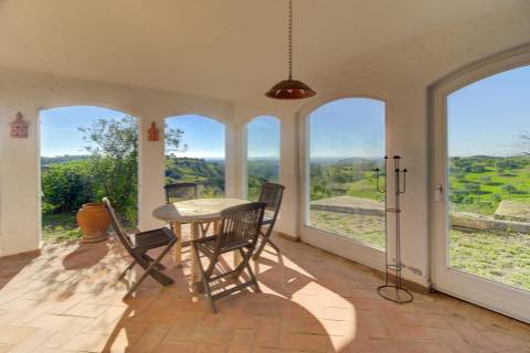 Moradia isolada T3 com espetacular vista de campo e vista mar