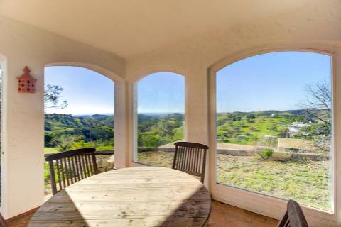 Moradia isolada T3 com espetacular vista de campo e vista mar