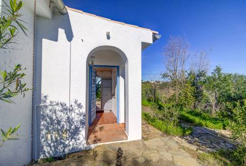 Moradia isolada T3 com espetacular vista de campo e vista mar