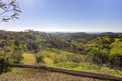 Moradia isolada T3 com espetacular vista de campo e vista mar