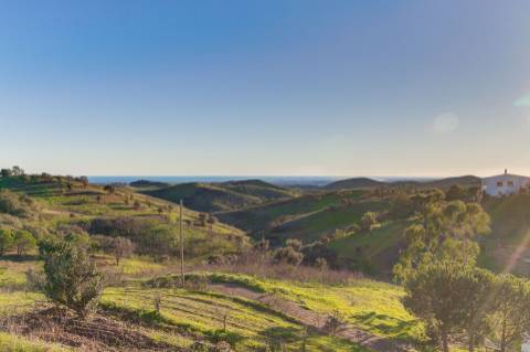 Moradia isolada T3 com espetacular vista de campo e vista mar