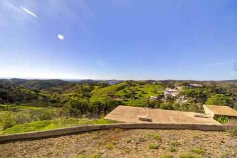 Moradia isolada T3 com espetacular vista de campo e vista mar