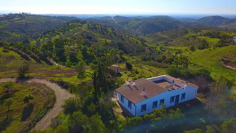 Moradia isolada T3 com espetacular vista de campo e vista mar