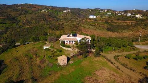 Moradia isolada T3 com espetacular vista de campo e vista mar