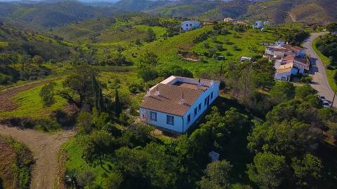 Moradia isolada T3 com espetacular vista de campo e vista mar