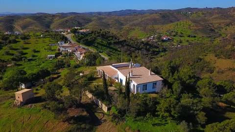 Moradia isolada T3 com espetacular vista de campo e vista mar