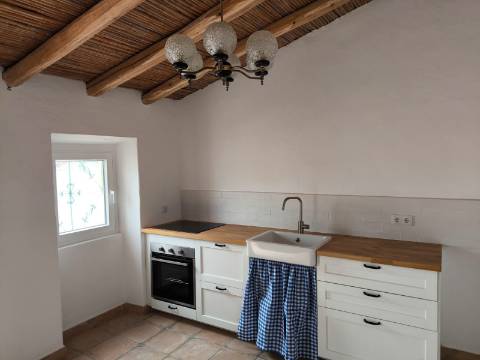 MORADIA RENOVADA - PRONTA A HABITAR - COM PÁTIO - EM CERCADO - BALURCOS - ALCOUTIM - ALGARVE