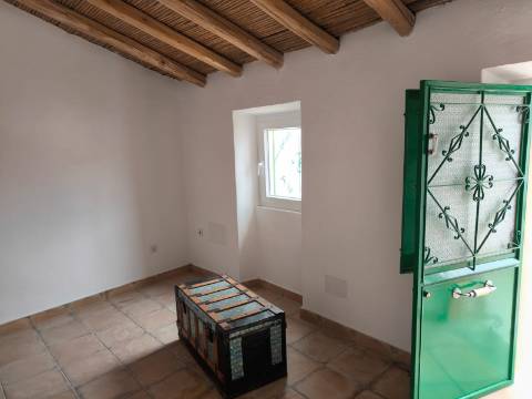 MORADIA RENOVADA - PRONTA A HABITAR - COM PÁTIO - EM CERCADO - BALURCOS - ALCOUTIM - ALGARVE