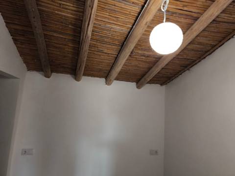 MORADIA RENOVADA - PRONTA A HABITAR - COM PÁTIO - EM CERCADO - BALURCOS - ALCOUTIM - ALGARVE